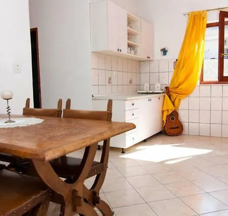 1 Apartament *