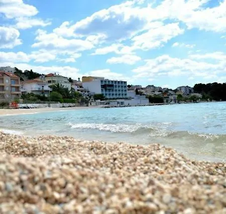 Apartament 1 *
