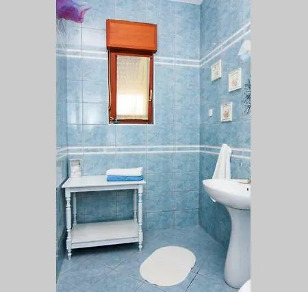 1 * Podstrana