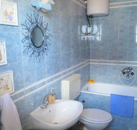 Apartament 1 *